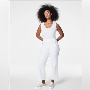 Woman’s SPANX® Stretch Twill Cropped Pant- white size M